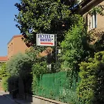 Ξενοδοχείο Brivio 2*
