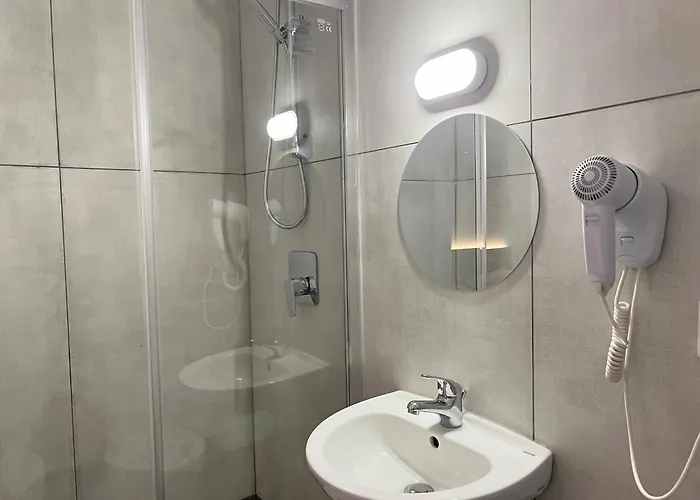 オテル ブリヴィオ 2*